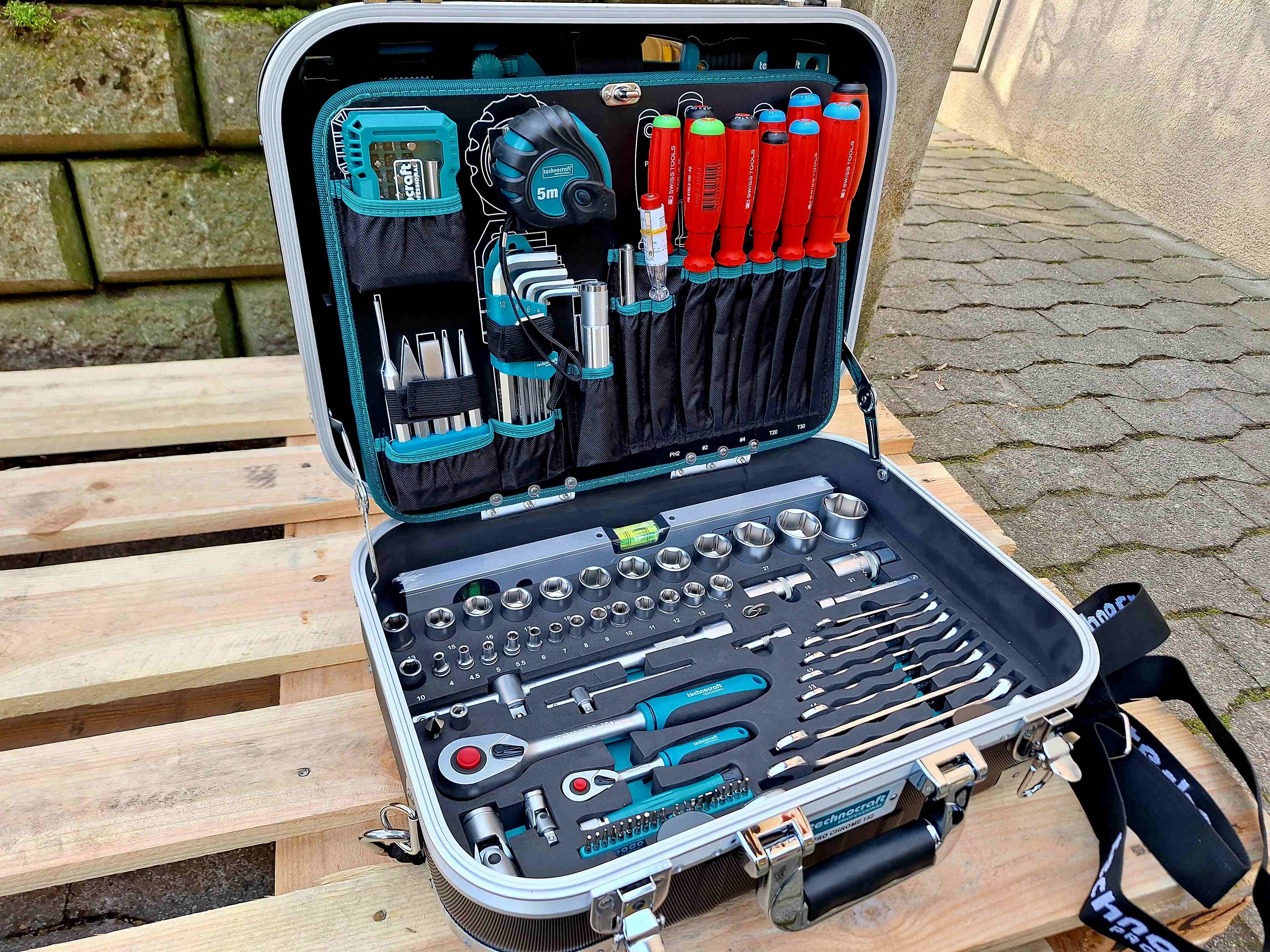 TAGRIGHT セット Robuster Werkzeugkoffer, 152-teilig – Haus & Hof AG