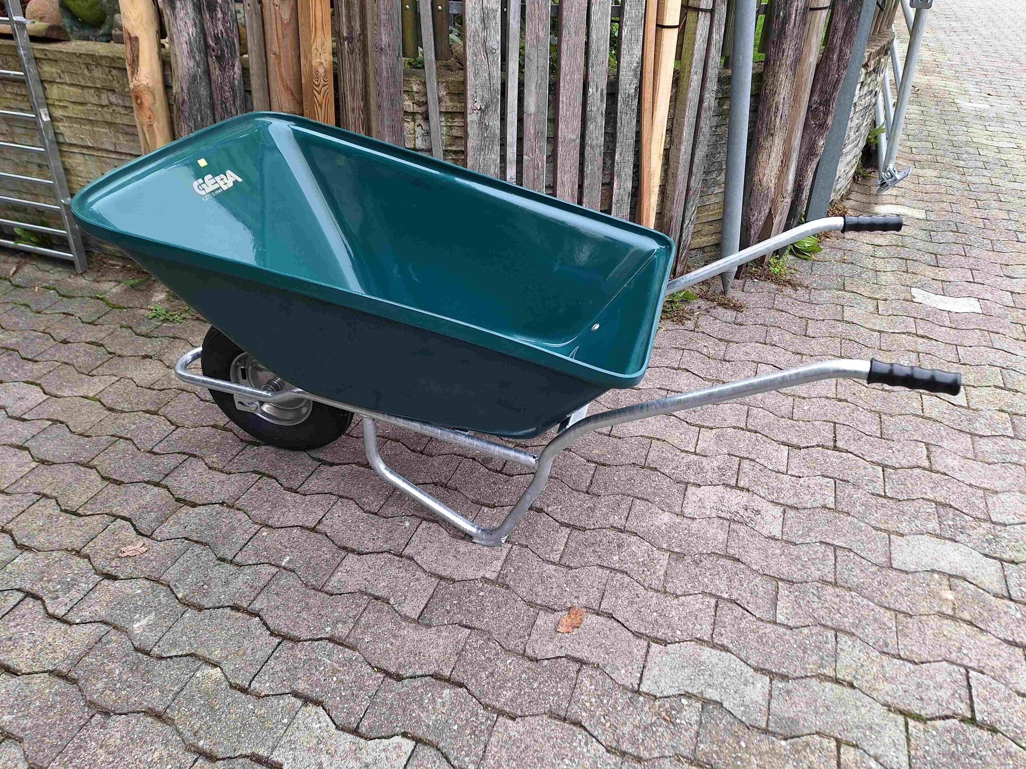 Karrette GEBA mit Kunststoffmulde 130 Liter schmal