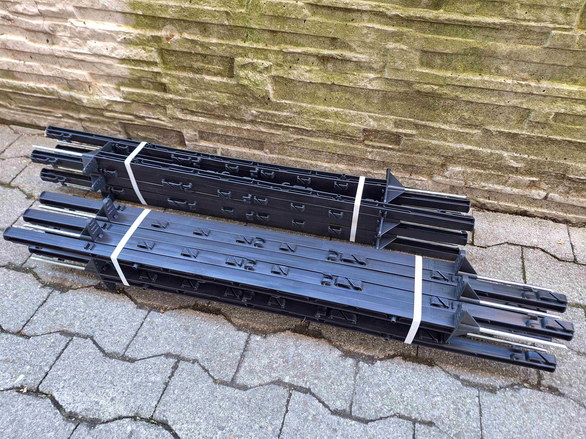 Kunststoff-Pfähle schwarz