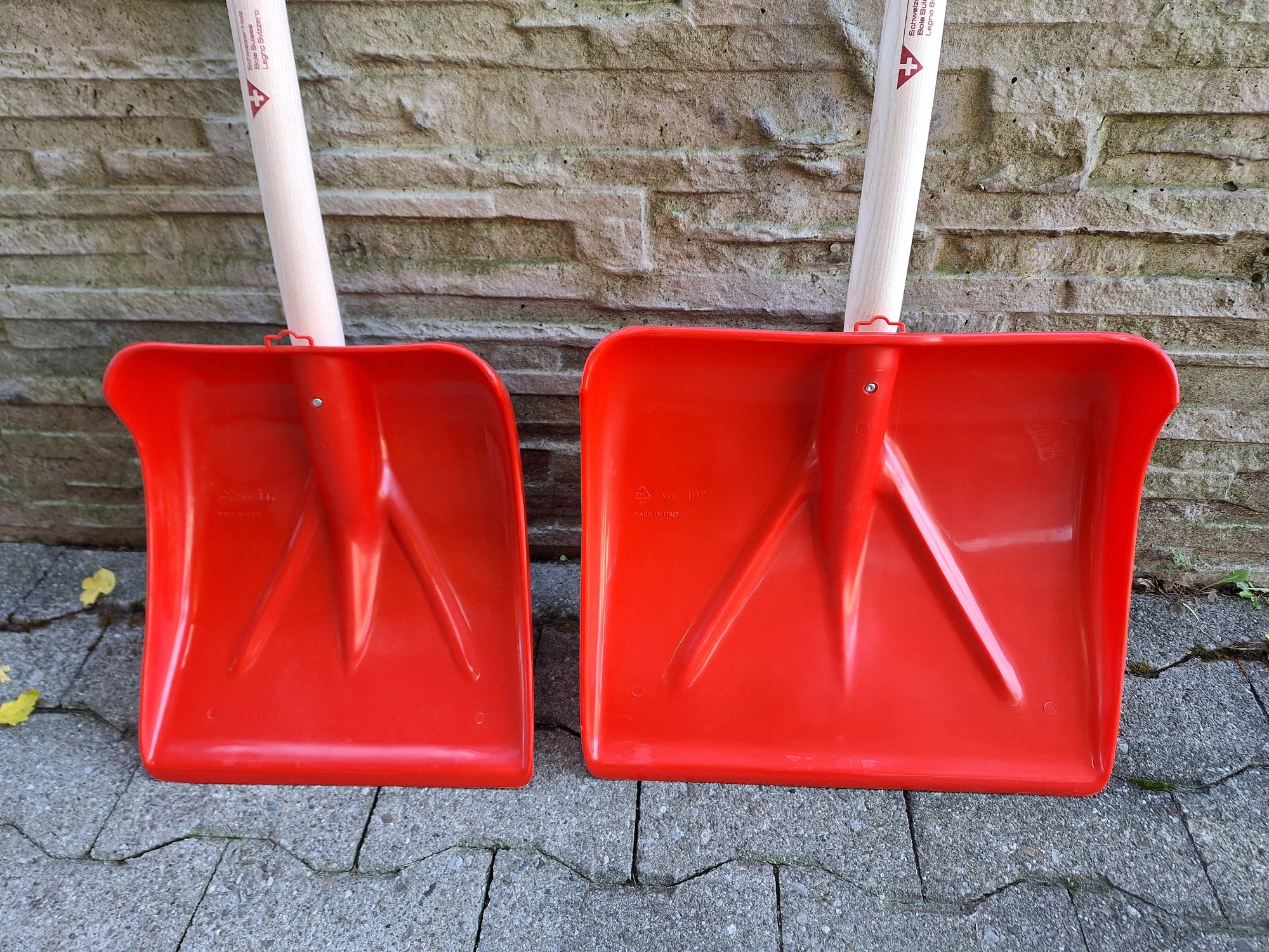 Kunststoffschaufel rot 32 cm und 44 cm breit