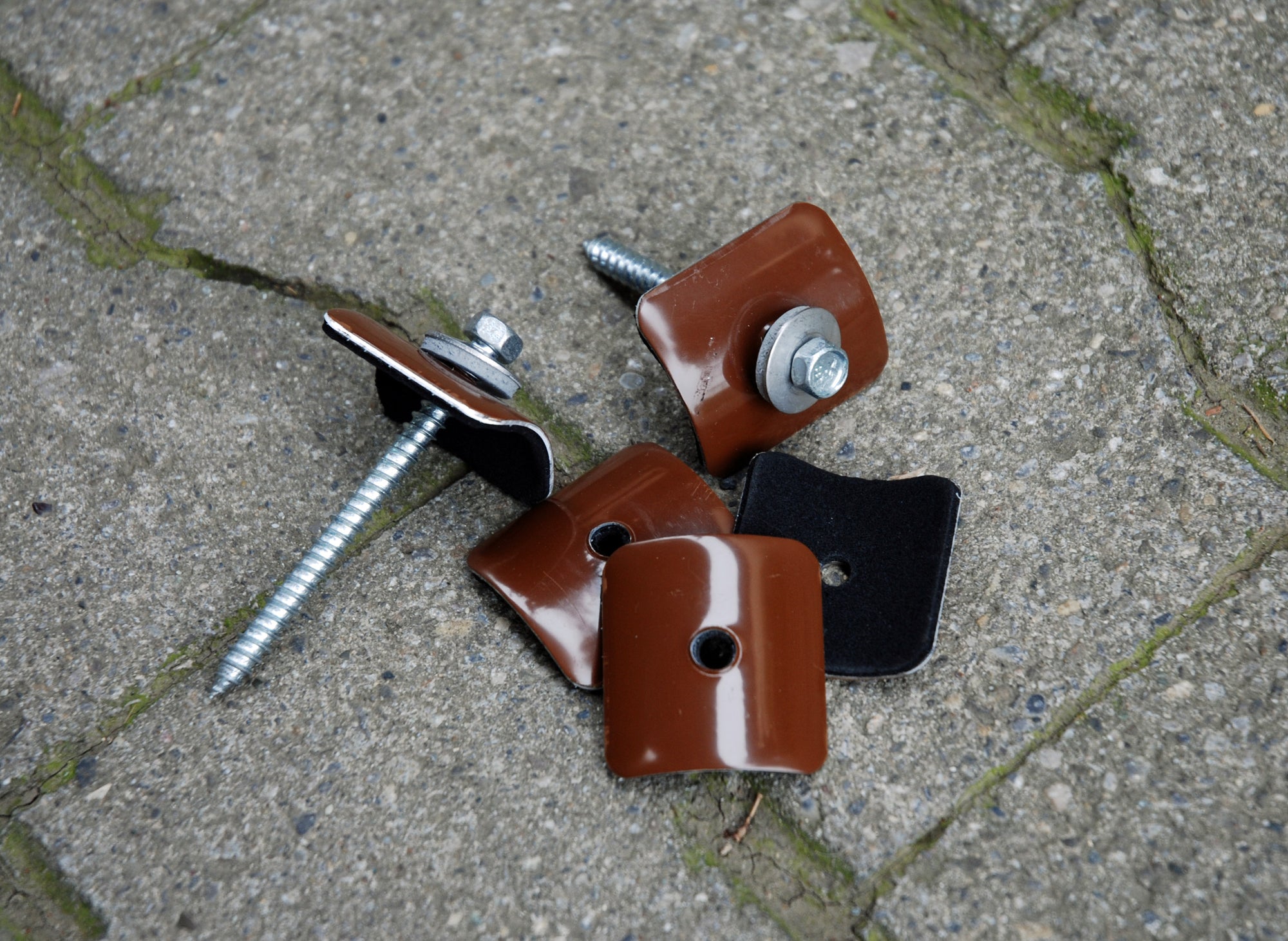 Kalotten und Schrauben (Befestigungen)