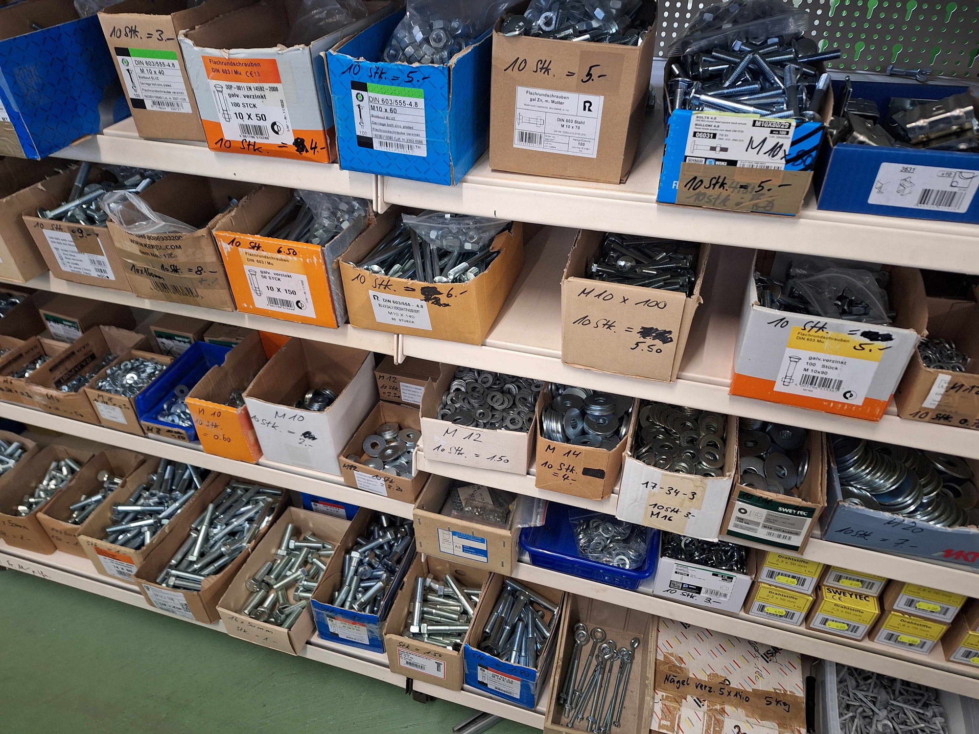 Schloss-Schrauben, Maschinen-Schrauben, Unterlags-Scheiben...